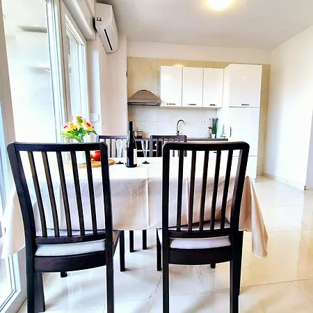 Angelina, 4 Zvijezdice, Sa Odvojenom Spavacom Sobom 아파트