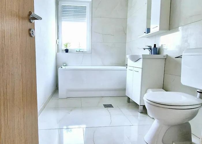 Angelina, 4 Zvijezdice, Sa Odvojenom Spavacom Sobom * Dramalj